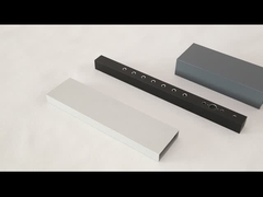 Ζωγραφική σε σκόνη / Ανωδίαση 6061 Προφίλ εκτόξευσης αλουμινίου με τρυπήματα / κοπή