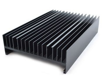 Χρωματισμένος ο σκόνη Μαύρος εξωθήσεων Heatsink αλουμινίου με CNC την κατεργασία