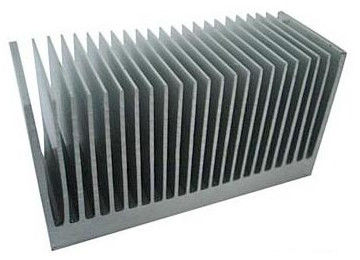 Fluorocarbon ντυμένη εξώθηση Heatsink αργιλίου σκονών ψεκασμός για το θερμαντικό σώμα αργιλίου