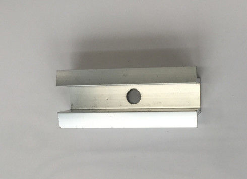 Τοποθετώντας συστήματα στεγών ηλιακού πλαισίου σφιγκτηρών PV ΜΈΣΑ με την επεξεργασία επιφάνειας