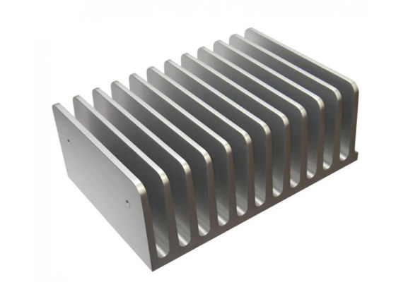 6005 τελειωμένος την εξώθηση αλουμινίου Heatsink στη μηχανή