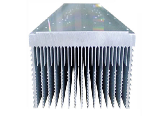 Γυαλισμένη επιφάνεια 6063 εξώθηση Heatsink αργιλίου εξωτερικής διαμέτρου αρσενηκού σπειρώματος T4