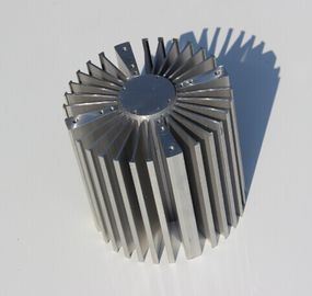 6061/6060 εξωθήσεις Heatsink αλουμινίου με την τελειωμένη κατεργασία