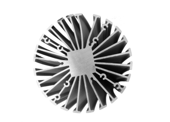 Αργυροειδής σχεδιαγραμμάτων T66 εξώθησης Heatsink αργιλίου οδηγήσεων που υποβάλλεται σε ανοδική οξείδωση